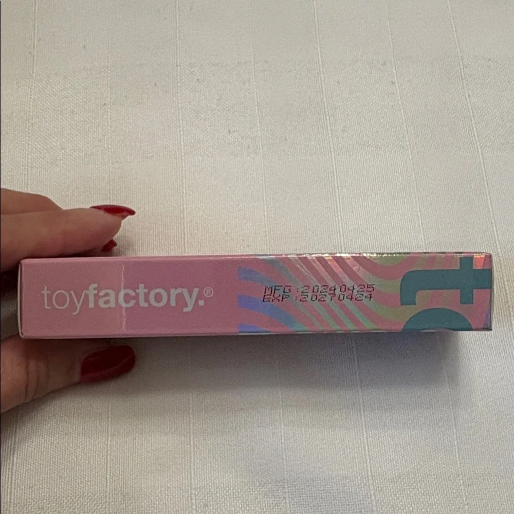 NEW Toy Factory clique stick Fantasy ultra pigmented eyeshadow crayon 0.07oz